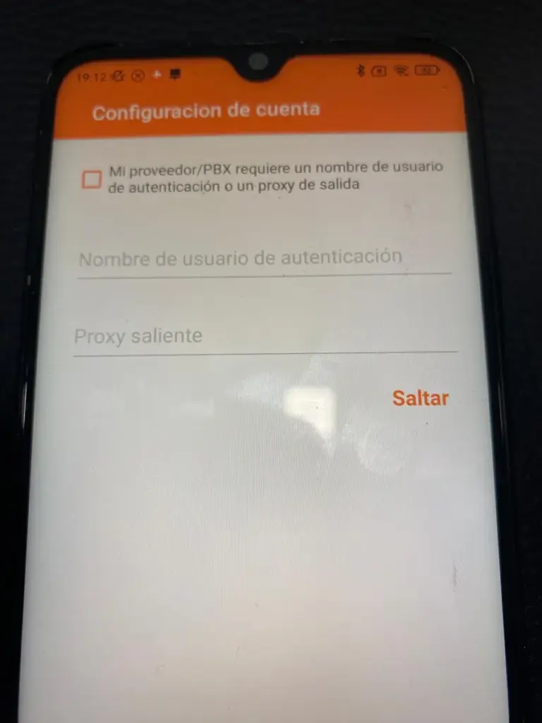 Pulsa «Saltar» si no necesitas autenticación adicional ni proxy de salida.